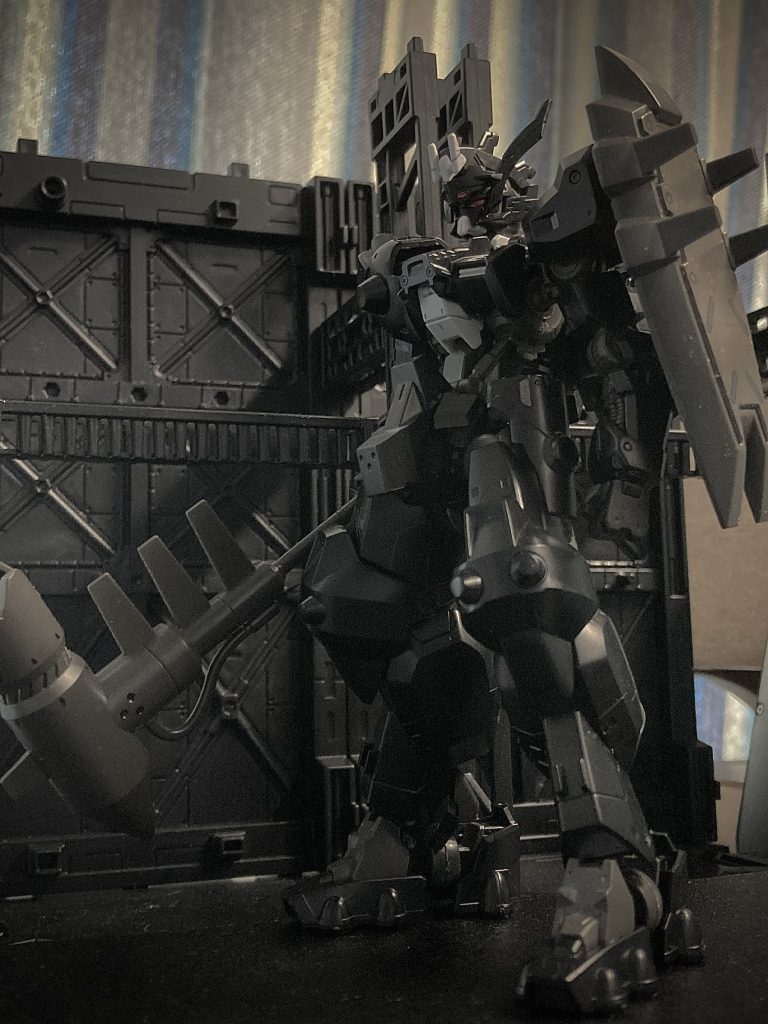 天皇が最高権力者としてまた君臨することを望む烏たちが翼を広げつつある─────。