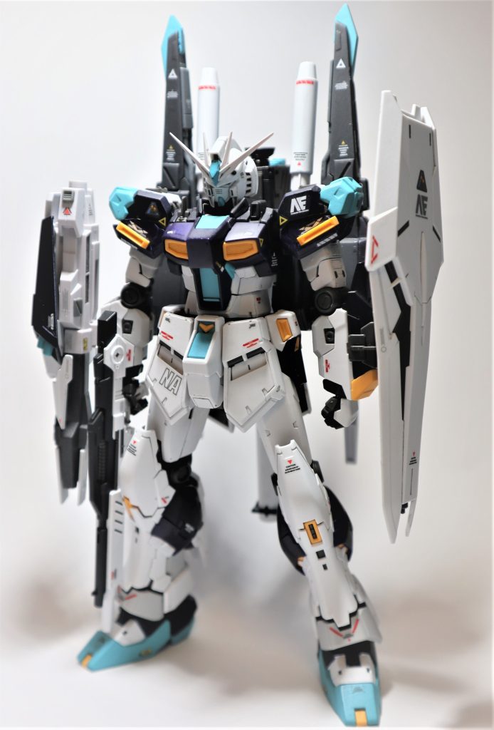 全体像。仕事の合間(1日30分~1時間程度)にちょこちょこと組み上げ,GWに一気に完成までこぎつけました。「無理をしないこと」「楽しみながら」を大切にしたいので,合わせ目やゲート,ヒケの処理はできる範囲でしかやっていません。