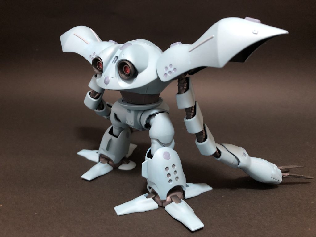 いい後ろ姿ですね。かわいくて、かっこよくて、獰猛そう。