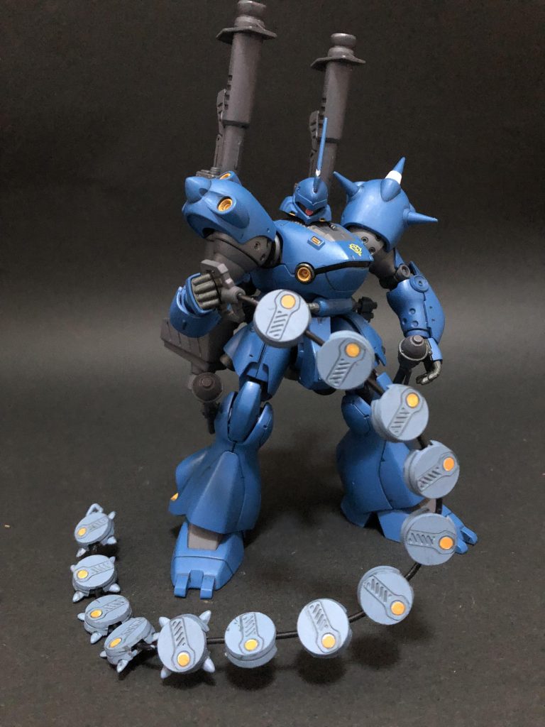 アニメのイメージを損なわないように色を選びました。