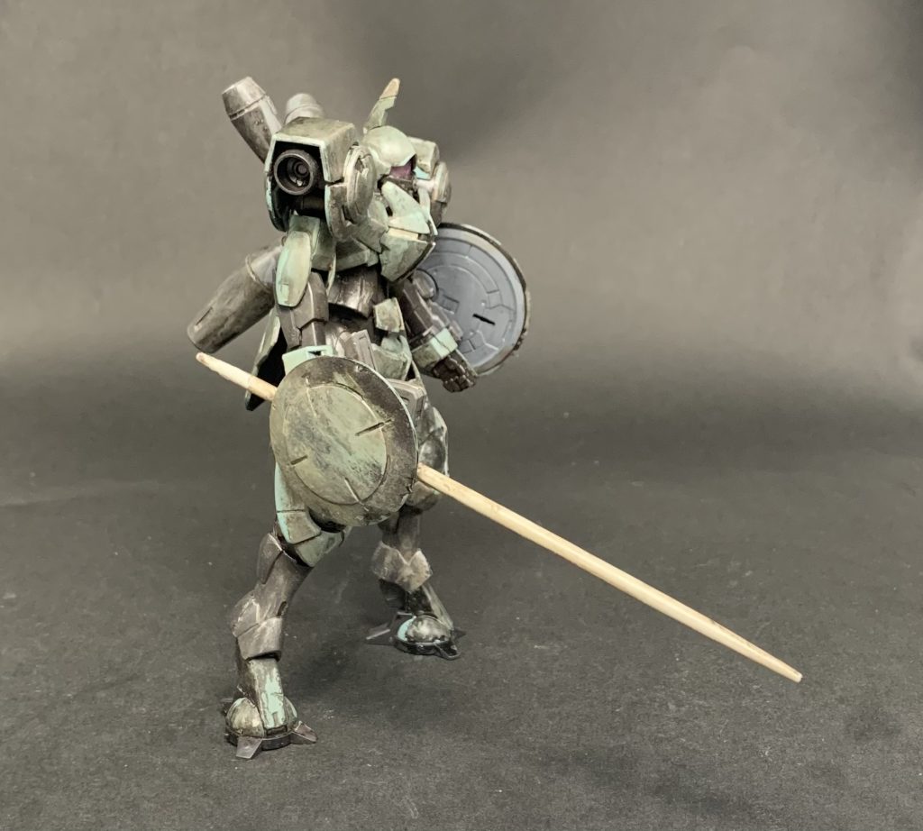 塗装自体はうまくいったのですが、ウェザリングカラーは関節に入り込むと少しへたりやすくなる感じが否めない、ポーズを取るのが大変でした