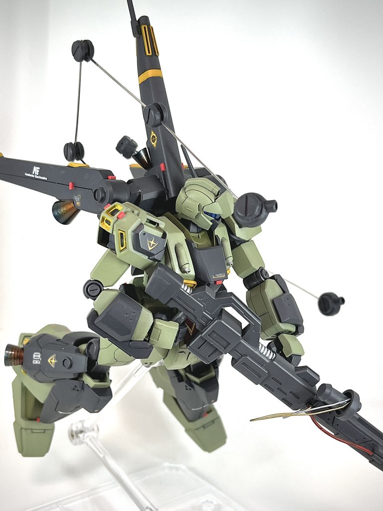 サムネとは違う角度のインコム射出状態です。ワイヤーに手芸用の釘を使いました。硬めなので、インコム特有の直線的で変則的な軌道を再現できたかと思います。ただし、根本はただ刺しているだけなので保持力が弱くポロリするしクルンと回るし‥ディスプレイにはすごく気を使います。次に採用する時は要検討ですね‥‥