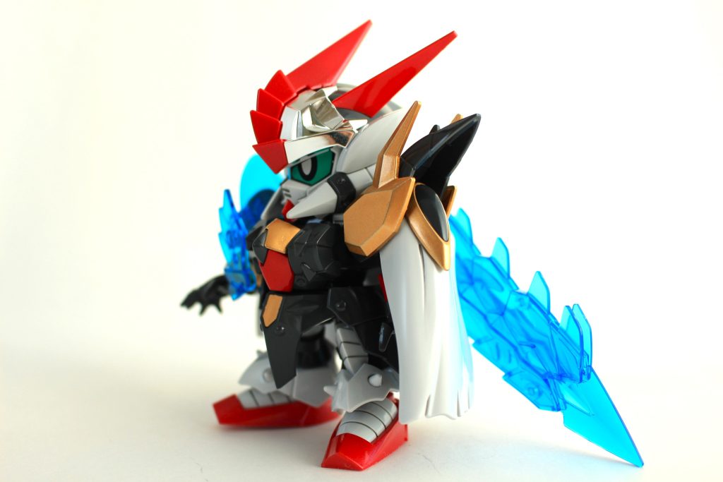 ゼロガンダムは中二心をくすぐるデザインで昔から大好きでしたが、それにしてもこのキットよくできてて感動しました。さすがLEGEND BB！　新作出してくれないかなあ…