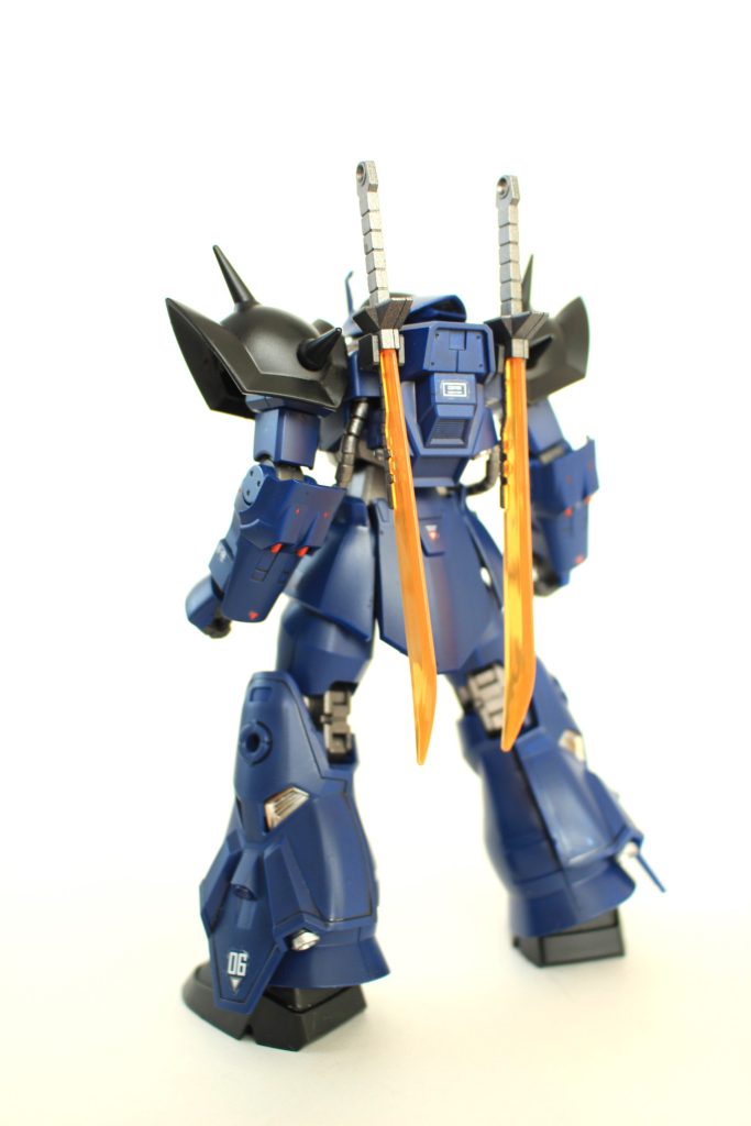 イフリートといえば背中の二刀流ですよね。漢のガンダム感があります。足のミサイルは取っちゃいました。