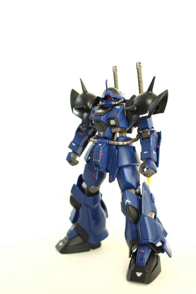 ２年前くらいに作っていたキットで、もともとガンダムベースで買った特殊色仕様だったのを塗りなおしてます。GWに引っ張り出して手直し。スミ入れしたりデカール貼ったり。