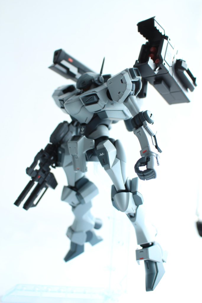 肩やひじにパーツをつけたりと、情報密度を増やすことを意識しました。