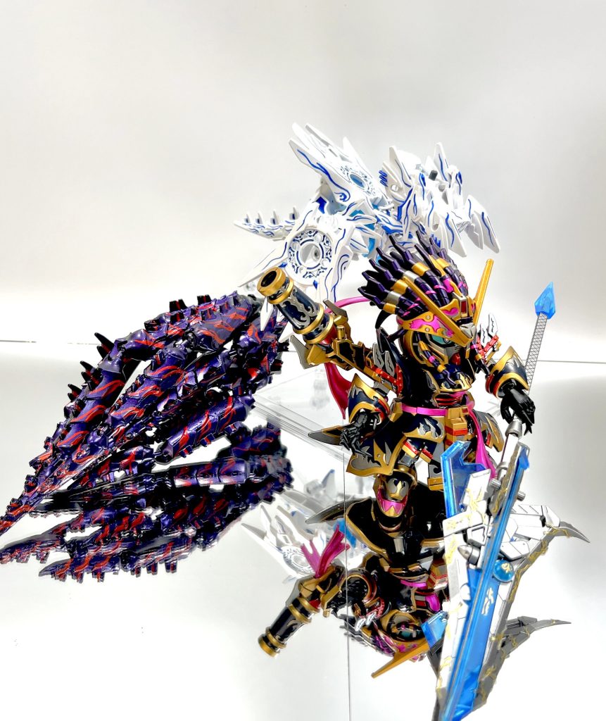 付属品は大きく2つ。レジンでグラスパードラゴンの尻尾を複製しまくった32ヶ所可動のオルトロスユニットと、グラスパードラゴンの組み換えで作った海の主(の娘)ユニットですwいずれも今回はフリーハンドで模様を描きまくってみました☺手描き模様は初挑戦！楽しかったです✨