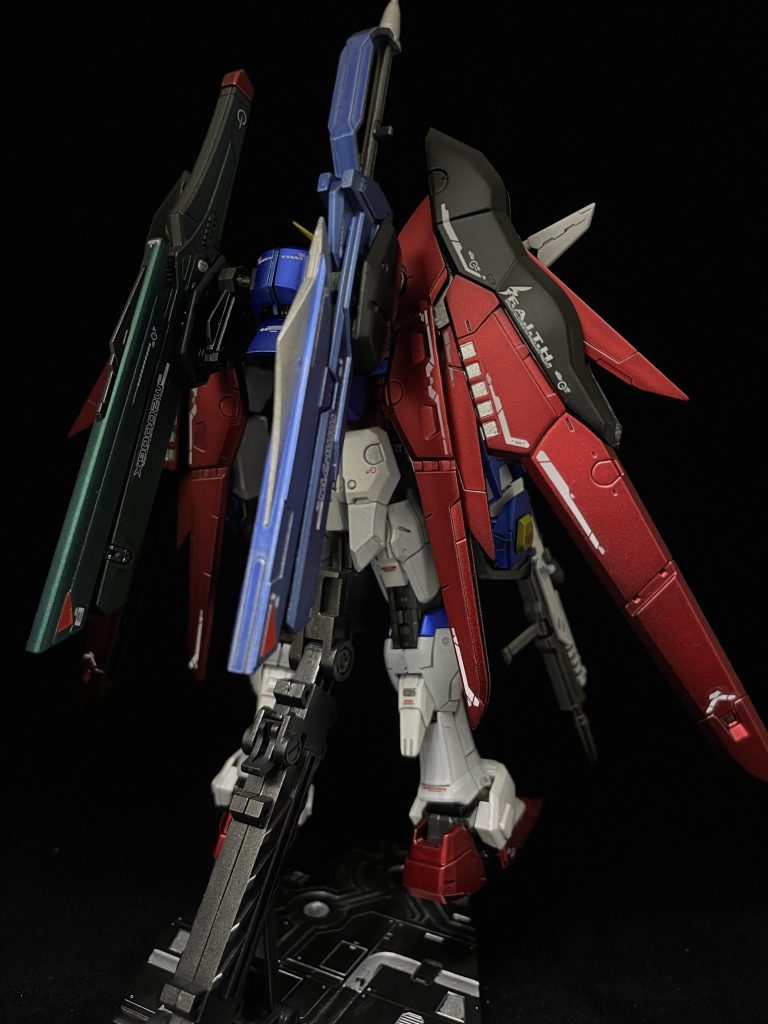 翼のつや消し後がわかりやすい写真です。結果的にしっとりとしたメタリックカラーに落ち着いて浮いた感じがしなくなったので、自分的にはこれが正解だったと思います。