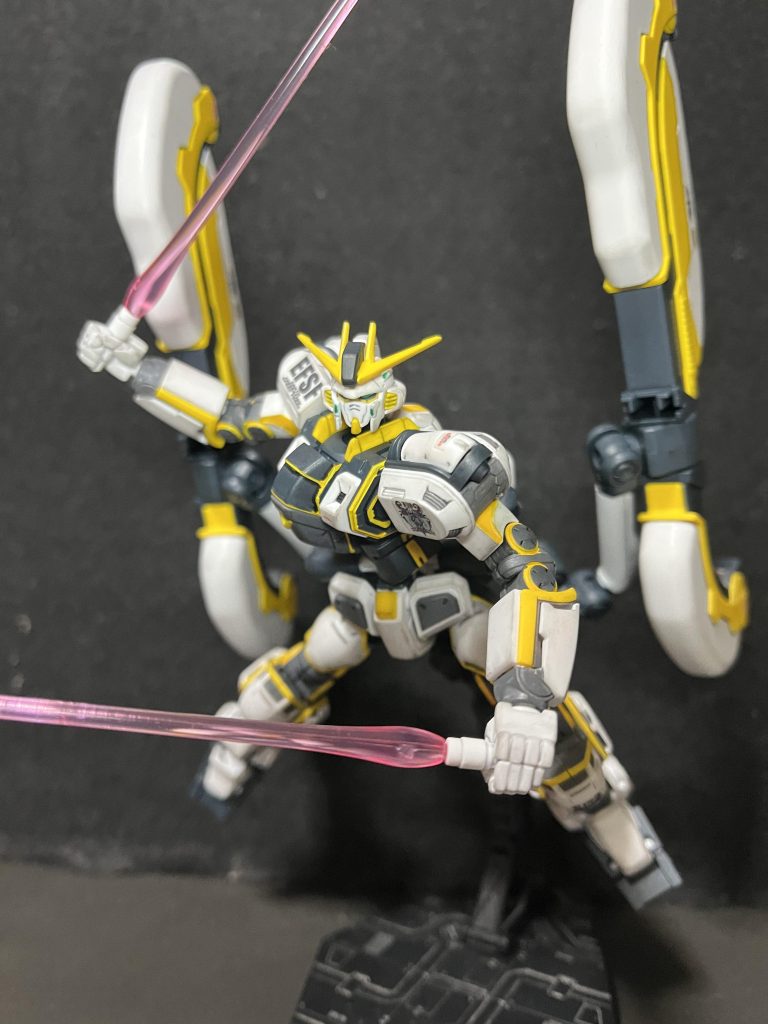 可動域は素晴らしいしかしポーズの調整が難しい(贅沢)しっかりと色分け再現しようとすると結構部分塗装が多かったですね