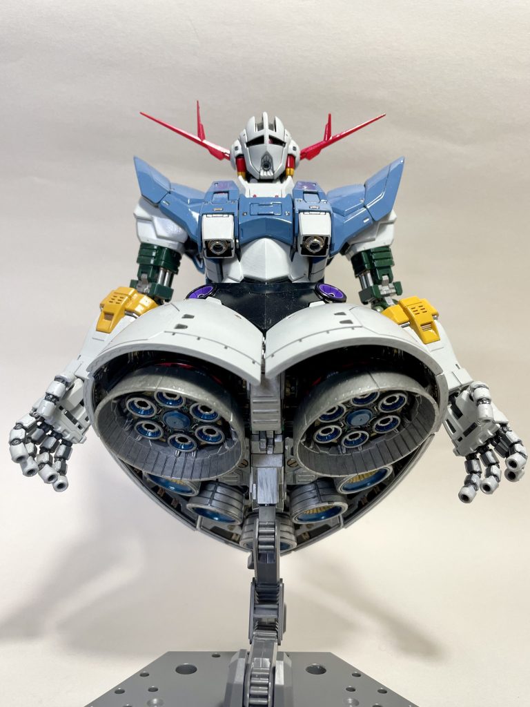 あちこち破損しながらなんとか完成。ジオングがロールアウトしたタイミングを考えるとやはり新車同様テカテカでありたい。とはいえアンテナ折れてますけどね笑。デカールは水転写を手に入れたらトライしようと思います。最後までご覧いただき、ありがとうございました。ご感想などいただければ幸いです。