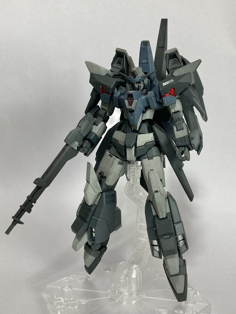 まずは前面全体はオービタルをベースにTRYAGEマグナムのパーツを取り付けています。肩は軸を3mm上げて好みのプロポーションにしてます。膝関節から下はオービタルの関節幅になるようパーツを削ってます。サイドアーマーは裏打ちパーツをそれっぽく付けてます。