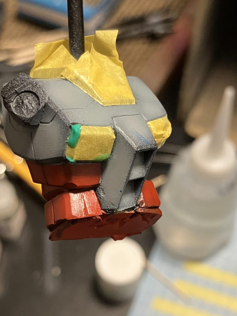 マスキングのしやすさを考えて赤、青、黄の順に塗り分けてみました。