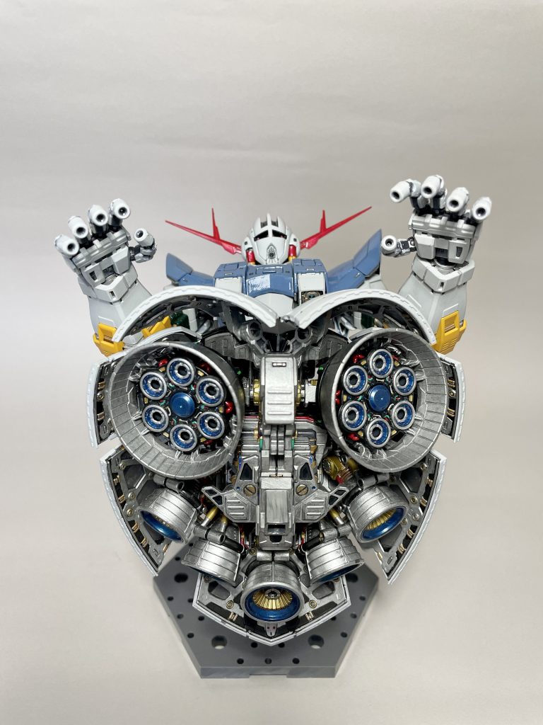 フレームはクロムシルバーを中心にゴールドと青竹色やメタリックレッドなど使っています。