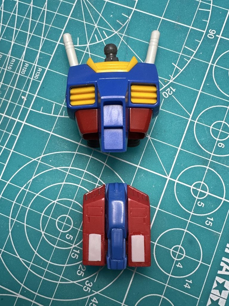 とはいえ、リバイブは腰が細いので格納することは出来ず、