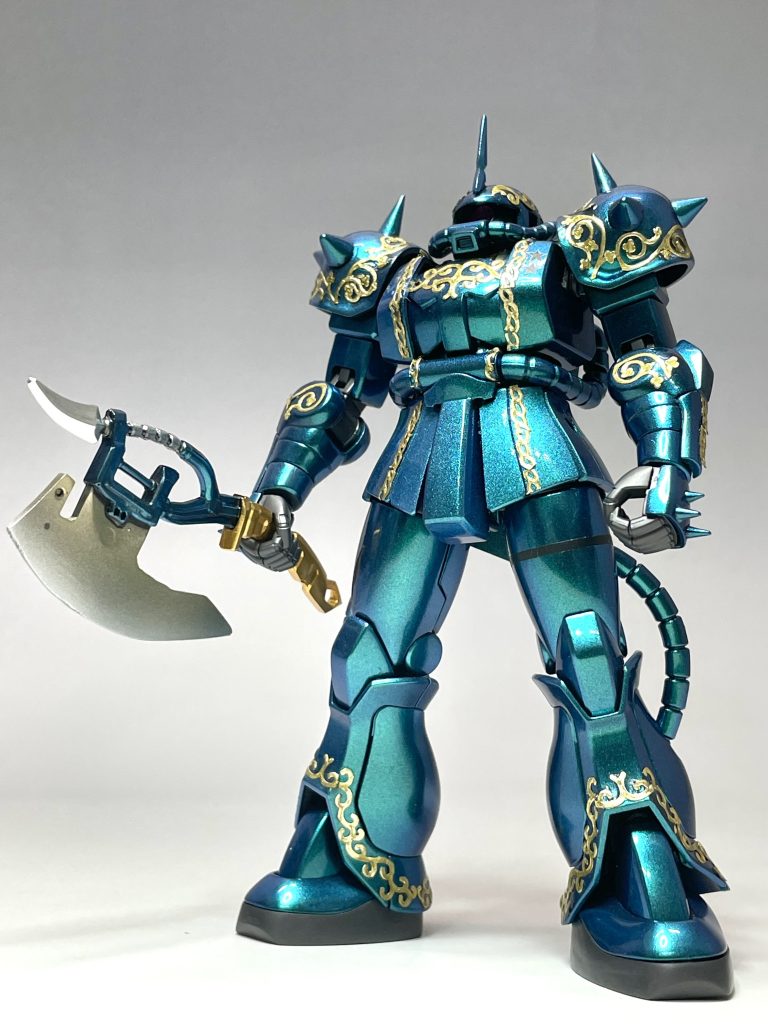 可動重視のキットなので、素立ちポーズはイマイチ決まりません。でも、ひじのガワラ曲げができる数少ないキットなので、そこはポージングに取り入れてみました。