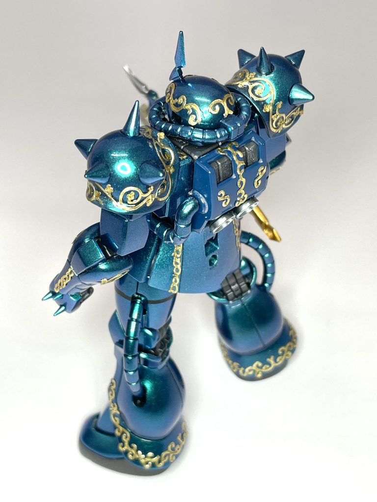 肩のトゲや手の甲のトゲは、移植や複製をしました。アンテナは真ん中にくぼみができるように削りましたが、雑な仕上がりになってしまいました。