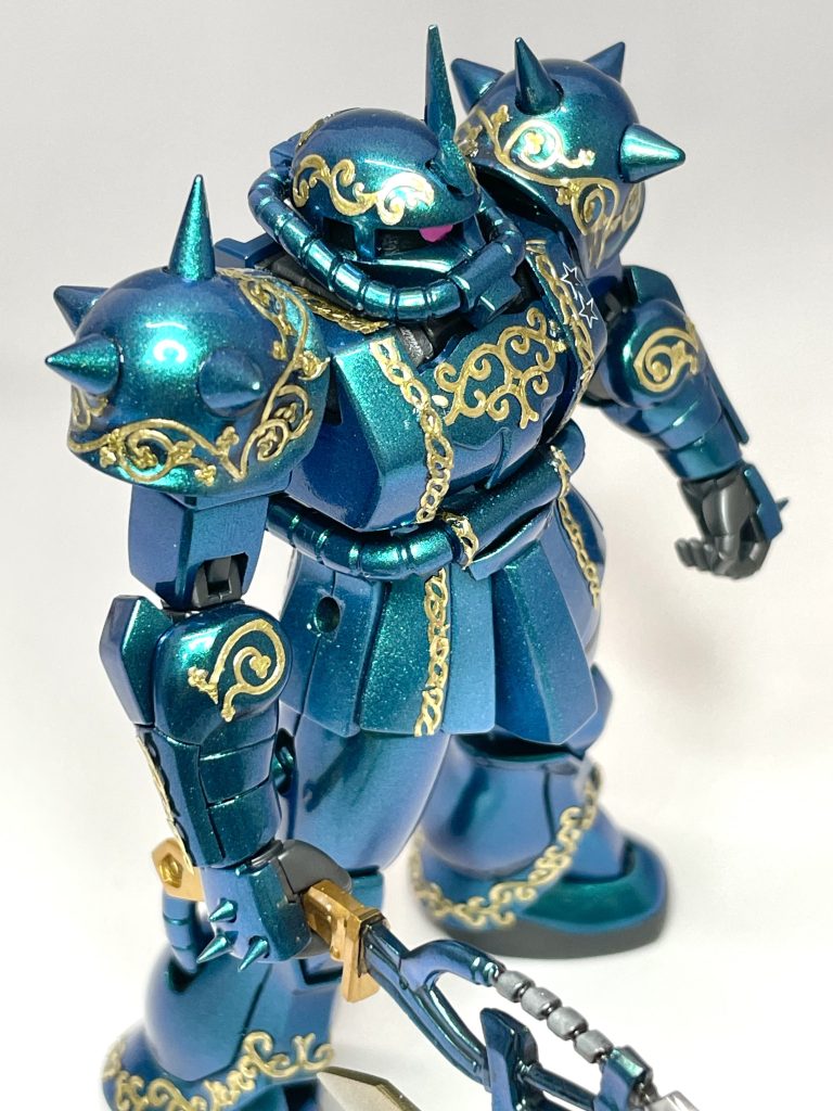 エングレービングは、デコレーションシールですが、粘着力が弱くて局面に馴染まないのと、適当なデザインのシールを買ったが為に、なかなかうまい模様にならず、苦労しました。クリアレジンで無理やり封じ込めたりしましたので、汚くなり、段々と仕上げのやる気がなくなりました。