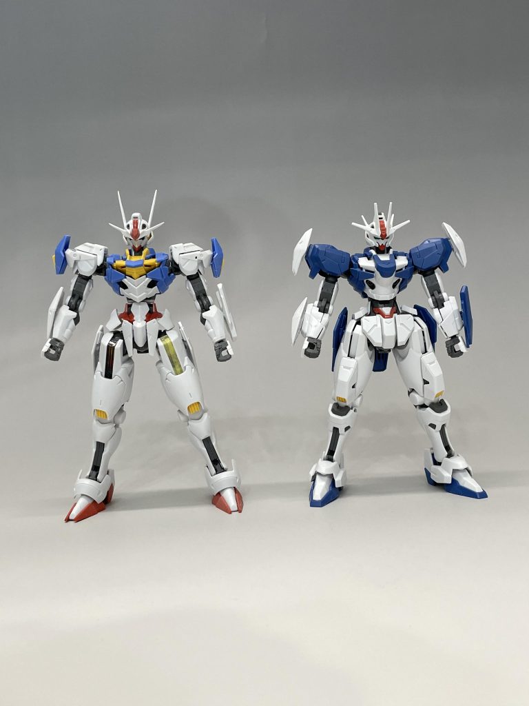 以下、製作工程について。胴や脚の延長工作をした初期エアリアルとの比較。どうしても肩幅の広さと脚の短さが気になりますが、写真の撮り方のせいか、分かりづらいですね。横幅を狭め、縦に延ばすよう、改造しました。