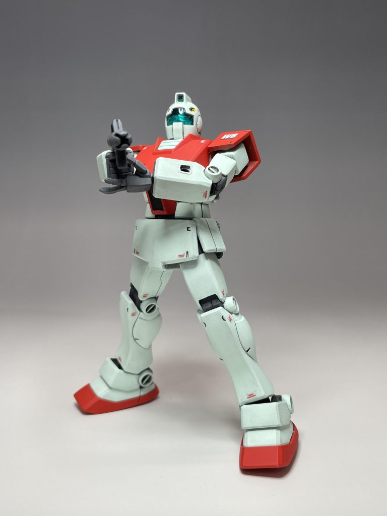 ビームスプレーガンを構えた姿からは、警察官みたいで、つい両手を上げてしまいそうです。