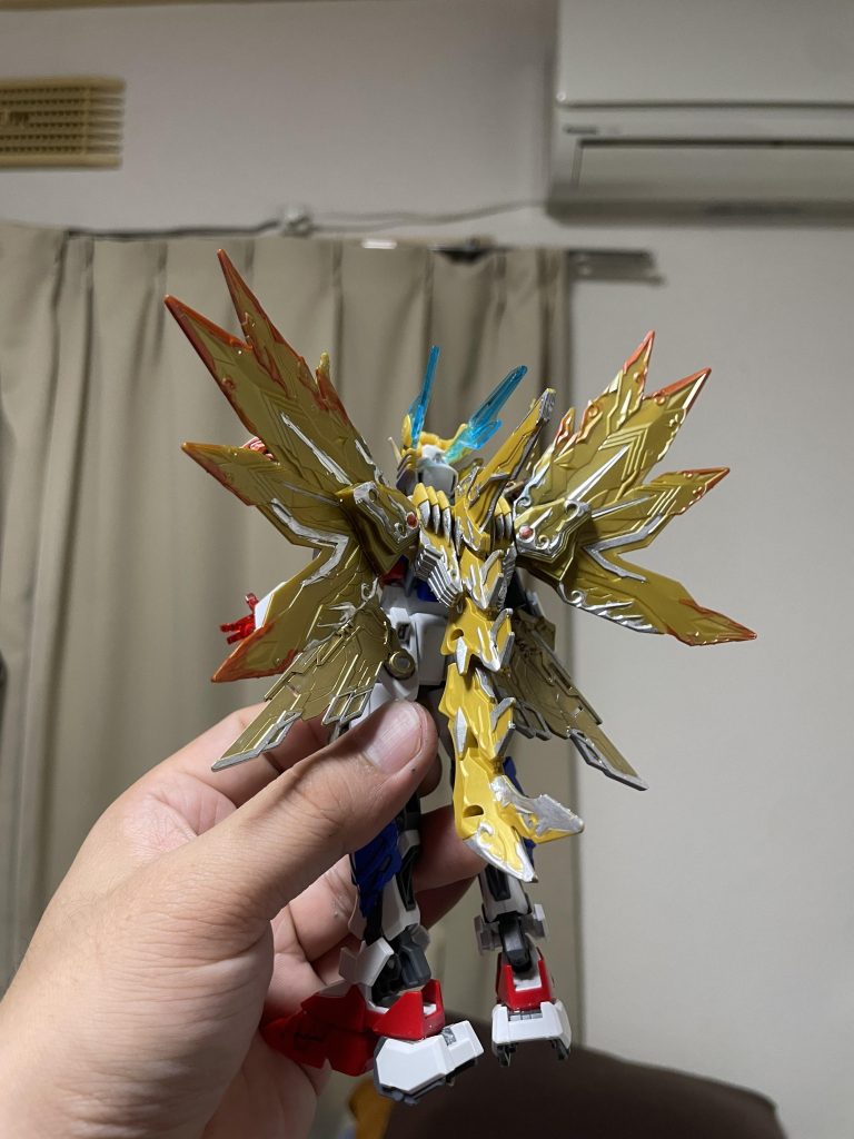 背面がデジモンみたいに！