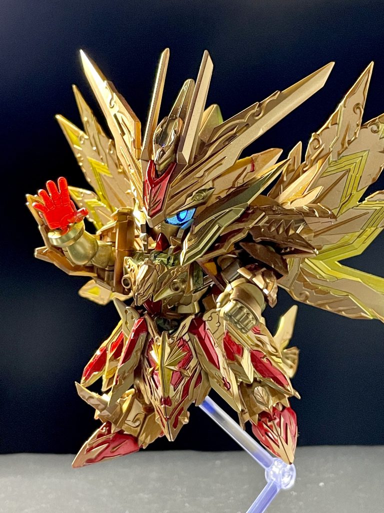 必殺技「サンオリジネイト」太陽の如く赤熱発光する掌から放たれる超密度のエネルギー波。左右それぞれの手で蓄積されたエネルギーを更に一つに凝縮して放つことも可能。平手パーツはブラックライトで照らすと赤く光ります✨