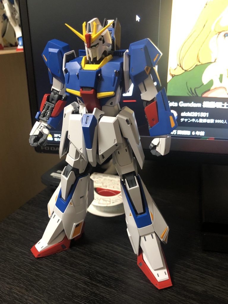 わかる人にわかればと黄色はアニメ設定通りの2色を再現ブレードアンテナ、襟、胸部ダクト、シールド赤側正面の長四角、側面の三角(大)以外は全てオレンジイエローにこれだけでかなり劇中のイメージにグッと近づくかと