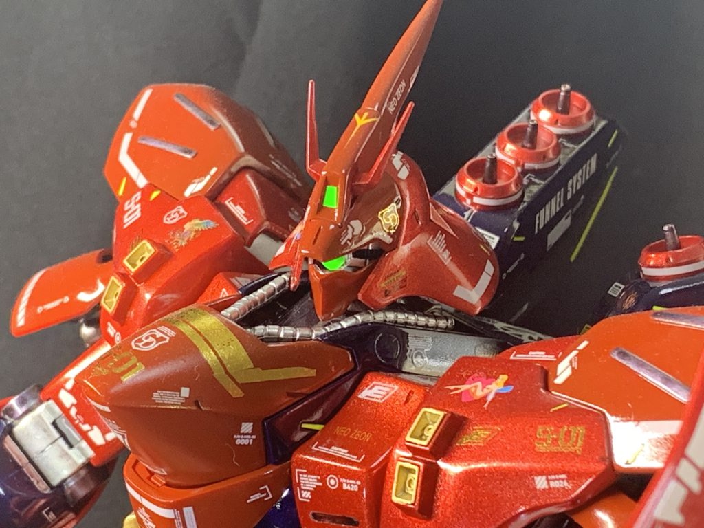 モノアイやセンサーカメラ？は付属シールよりも蛍光テープの方が発色が良いのでオススメです。作業中に顔パーツ、透明のバイザー？的なものを紛失w。