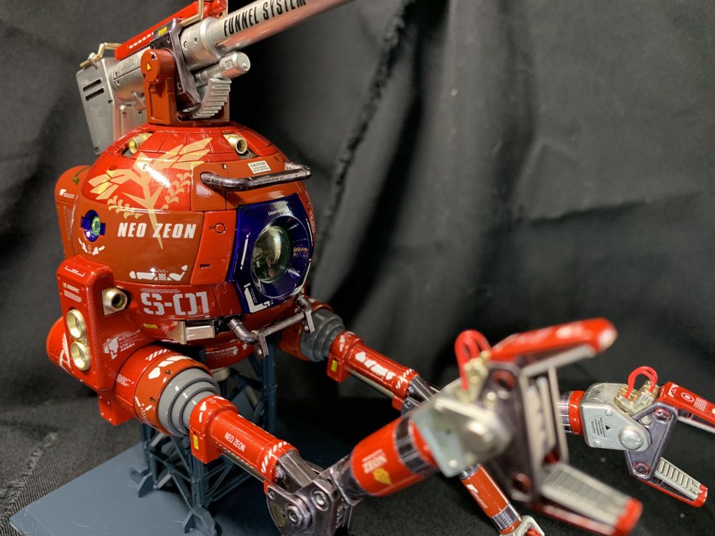 デカール増し増しで、艶出しテッカテカ仕様です。こんなカラーリング、実際の戦地なら速攻でロックオンですねw。