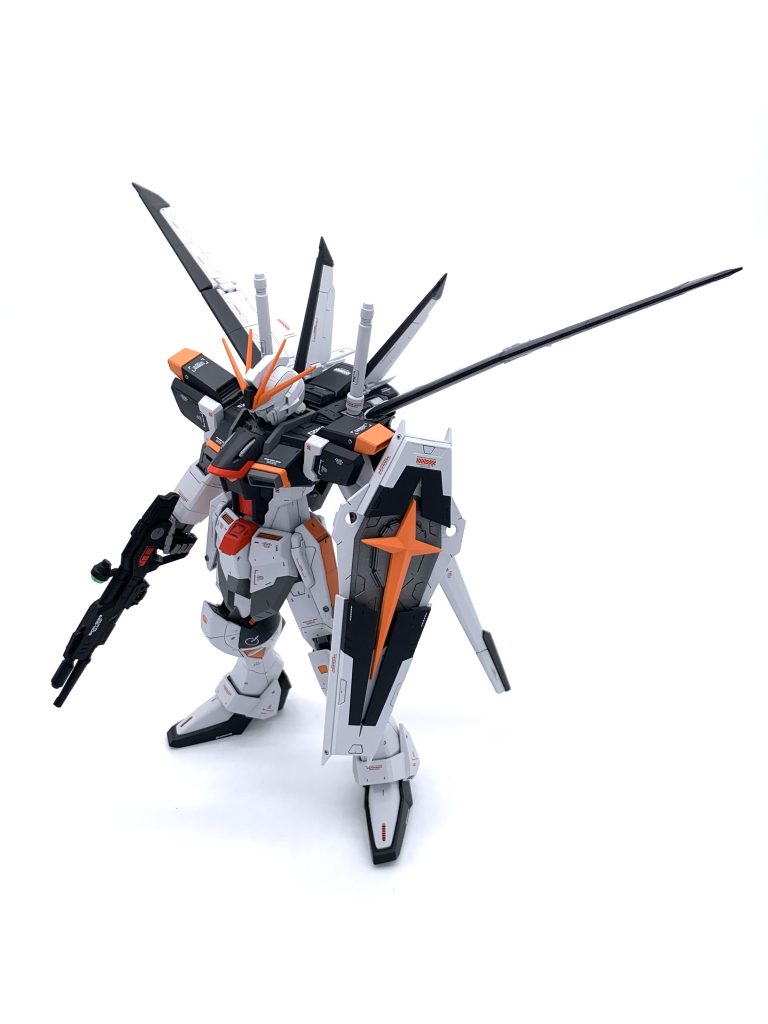 モールド掘り直し、各所に金属パーツを埋め込んでいます。