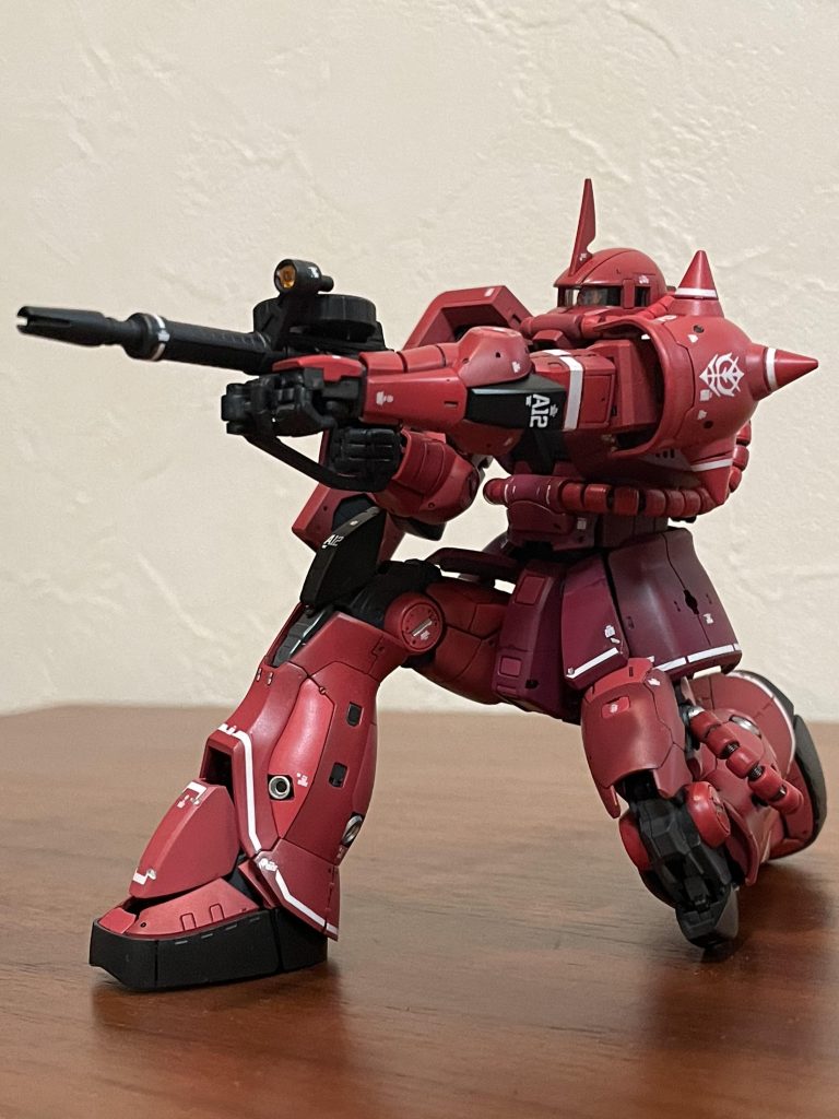 武器、足、胸、膝などは、少し金属感を出したいと思い、ネイビーブルーに黒を足し、シルバーを少量入れています。