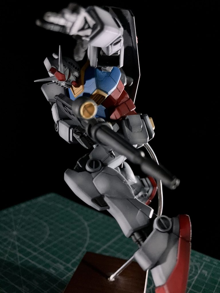 SEEDのHGシリーズを作った時はアニメの雰囲気を表現するために、関節をエポパテで作りましたが、今回はキットのデザインを尊重しています。