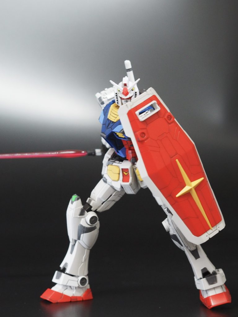 ここからは武器を持たせてアクションポーズで。