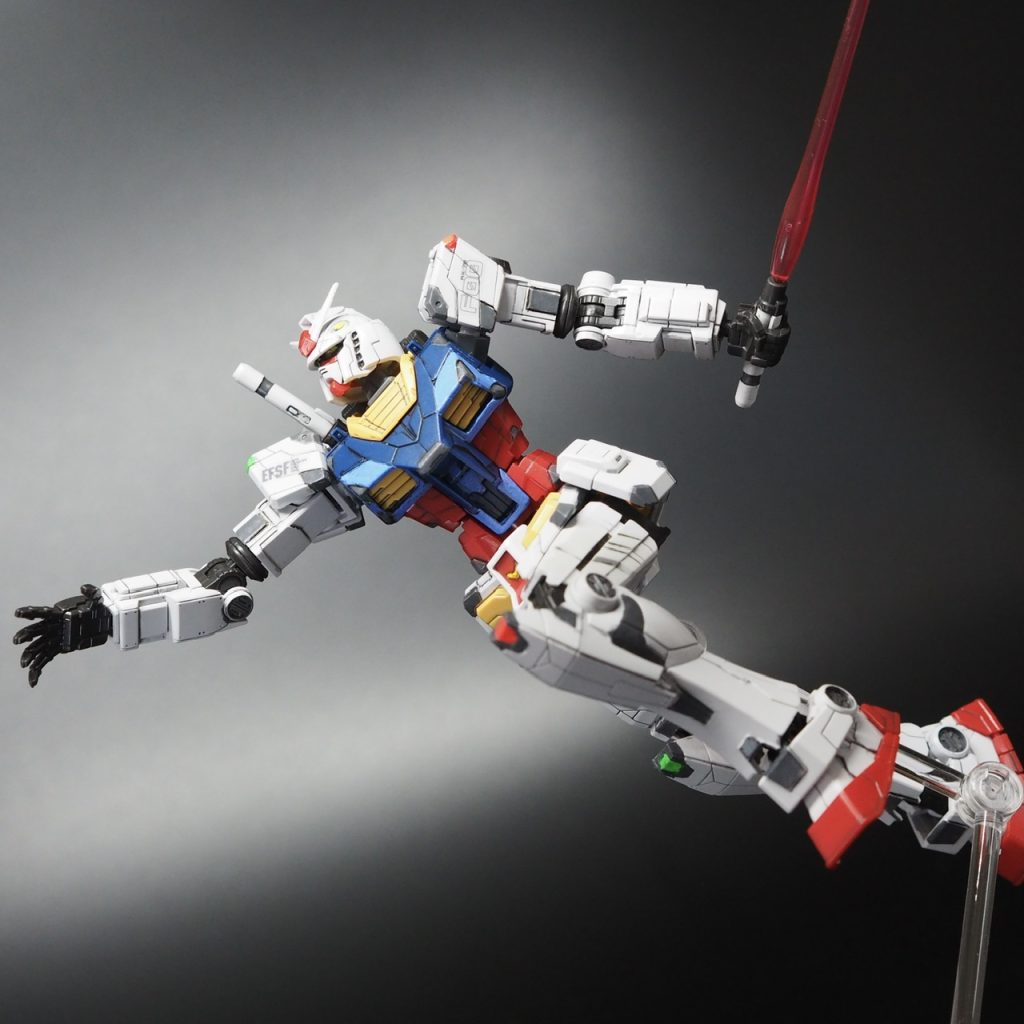 F00は手足が長いので、派手なアクションが決まりますね。