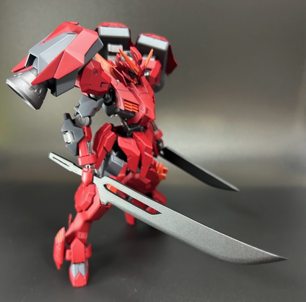 マニピュレータはノーマルなので、刀の他にも色々持たせられます。腰裏や肘の部分もハードポイントがあるので色々拡張性のある機体に仕上がりました。