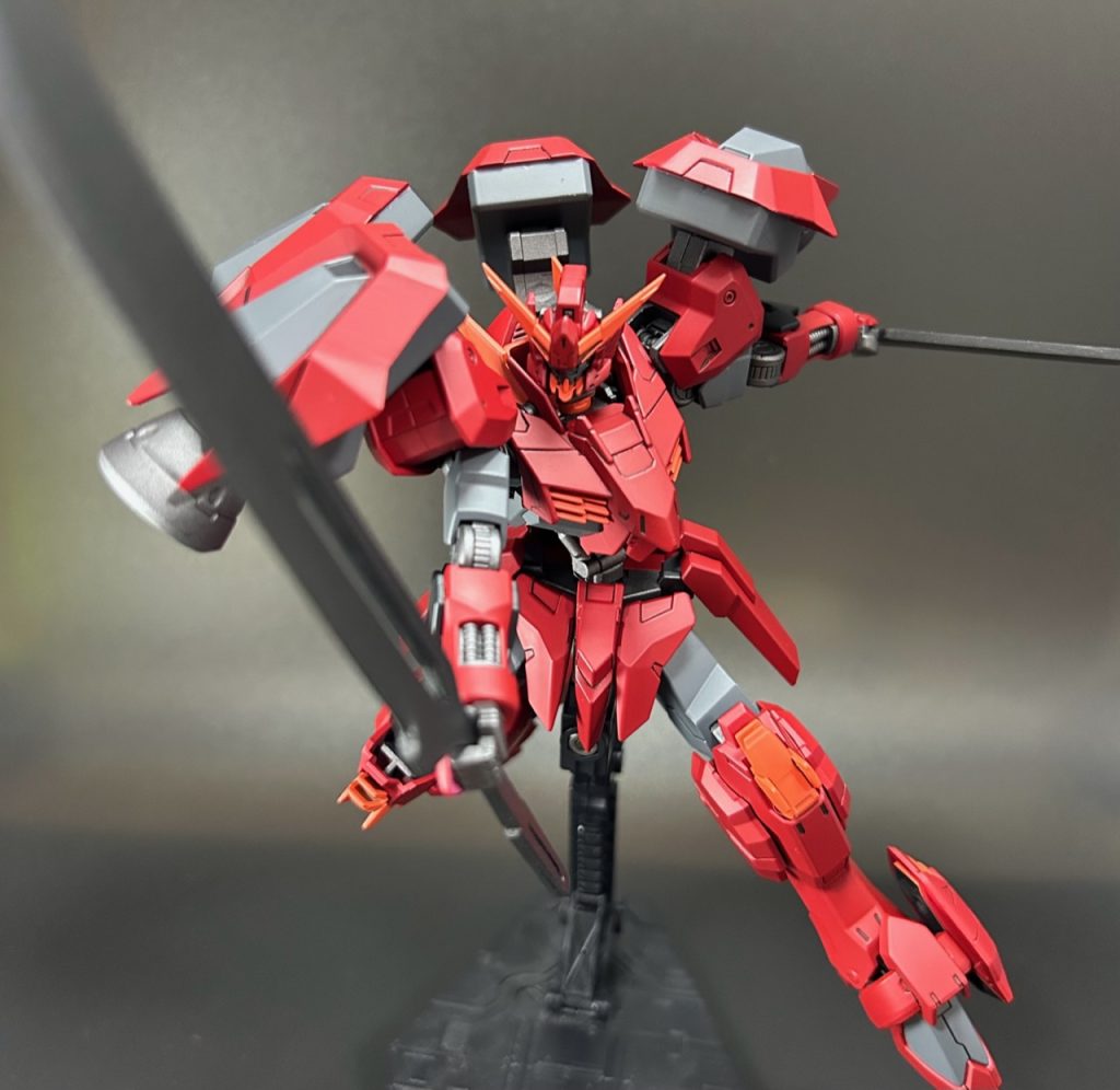 武装はプラ板から切り出して成形した双振りの刀を持たせています。モチーフは某死神アニメの主人公の斬魄刀です。