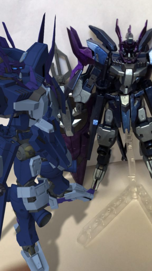 筆塗り塗装後にアプリでビルドした機体と一緒にAR撮影。