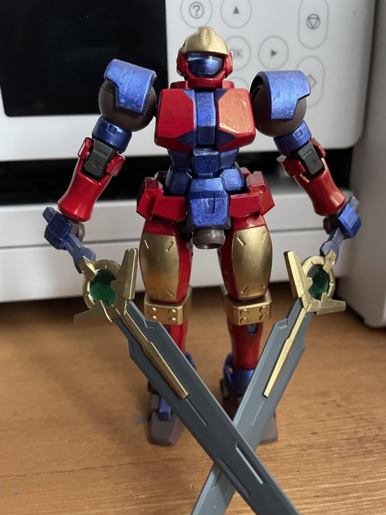 特撮大好きな少年がメタバース空間でヒロイックなガンプラバトルを目指してリーオーを改造した機体メイン武装は両手に装備したレグルスツインソードクリアパーツのコンデンサーにエネルギーを集めて斬撃波を飛ばし離れた相手に攻撃することや強力な粒子ビームを纏い切断力を向上させることができる