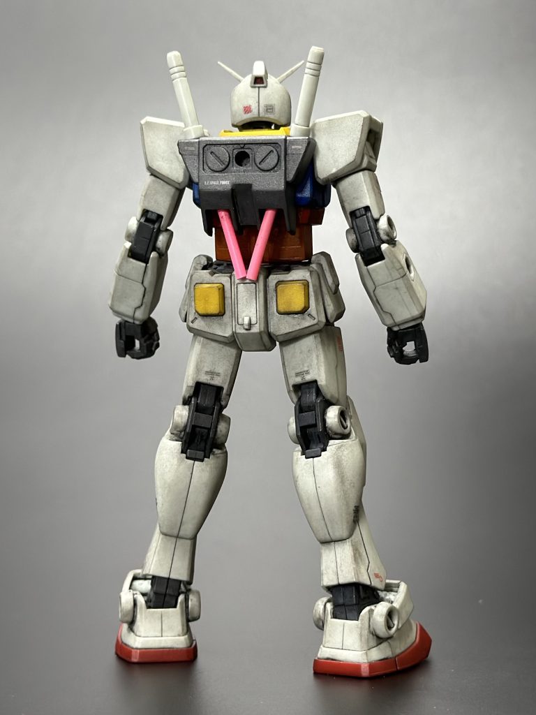 旧キットのバックショットといえばぶち抜きのビームサーベル！