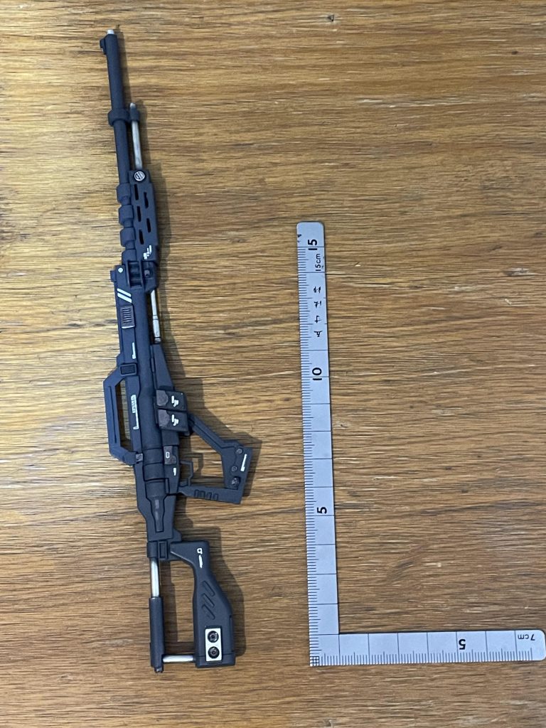 ライフルは自作…ロングレンジライフルをイメージしましたが、ビームマシンガンみたいな感じかな。相変わらずなっげーな！