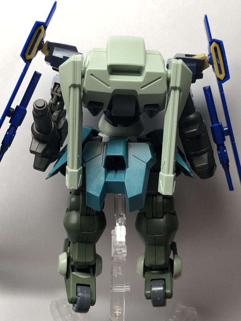 そのままでは接続できないパーツはランナーやカスタマイズキャンペーンのものを加工して組み合わたりしています。