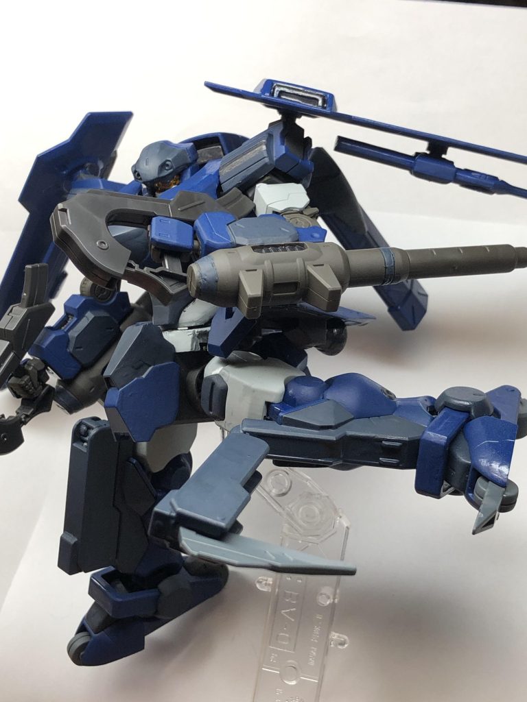 好みの体系を目指して組み合わせを決めて制作後、筆塗り塗装。