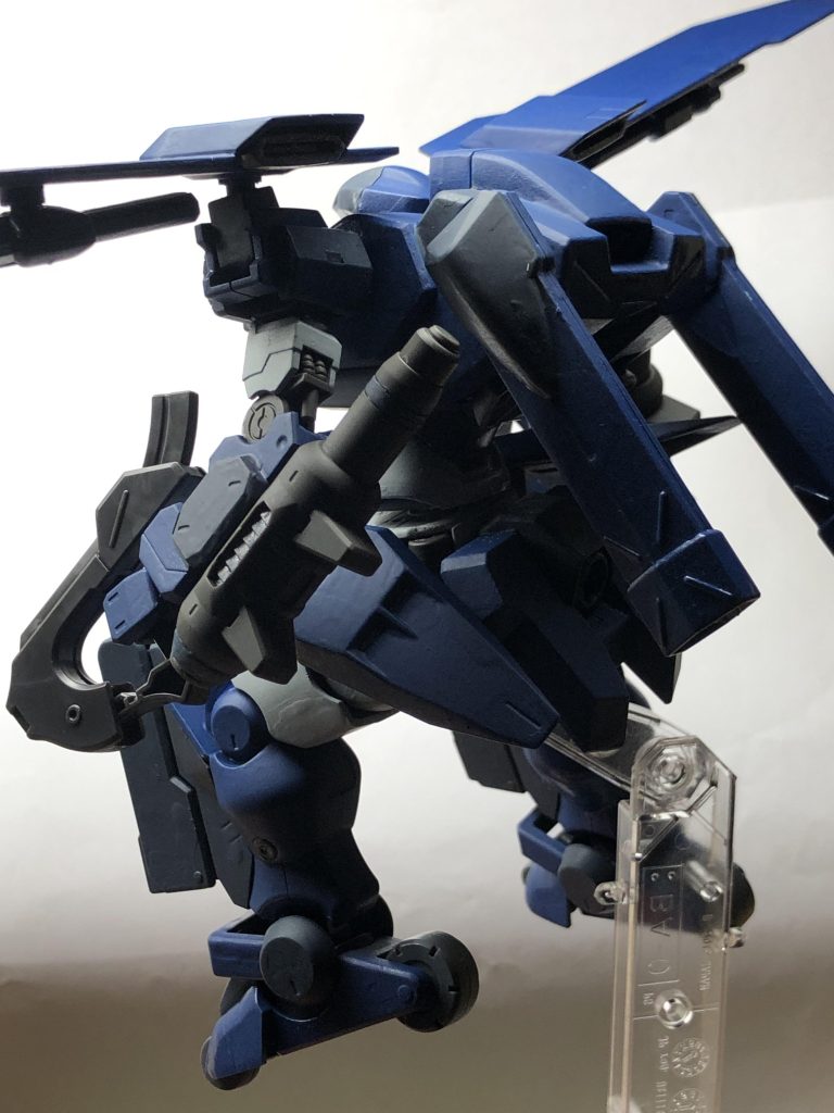 地上も空中も戦えるような機体にしてみました。