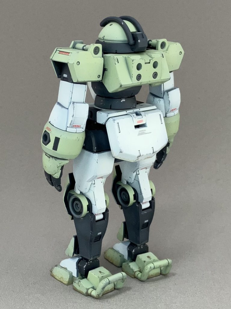 肉抜き埋めやパーティングラインを消して、エアブラシで黒立ち上げっぽく塗装後、スミ入れ、デカール、エナメルチッピング、ウェザリングスティックで汚しました。ゴーグルは裏面にラピーテープ貼ってます。