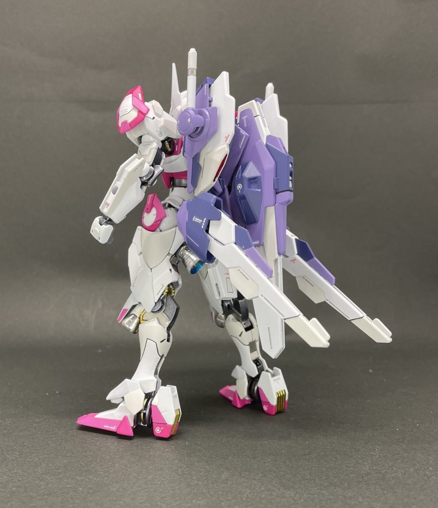 大腿部の合わせ目消しはやっております。最近のHGここだけで十分ですね