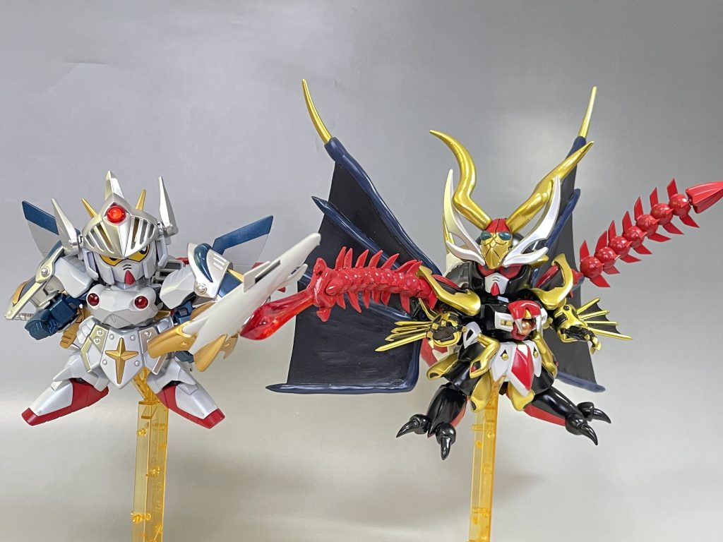 ネオブラックドラゴンとツーショット！救世騎士伝承の対決シーンをイメージしました。