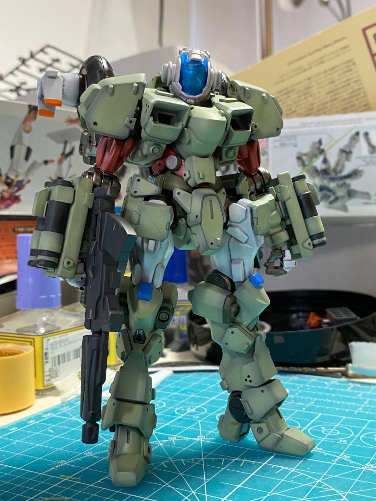 基本塗装完了。黒下地に強く発色させたい部分を白で塗装してから、仕上げカラーでグラデーションになる様、塗装しました。ここから、マーキング、艶消しコート、ウエザリングと最終仕上げ工程が続きます。