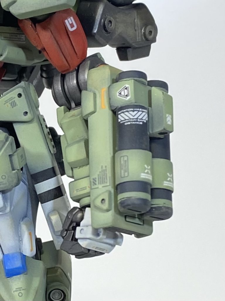 腕部アップで。 小型ながら高威力のホーミングミサイル。