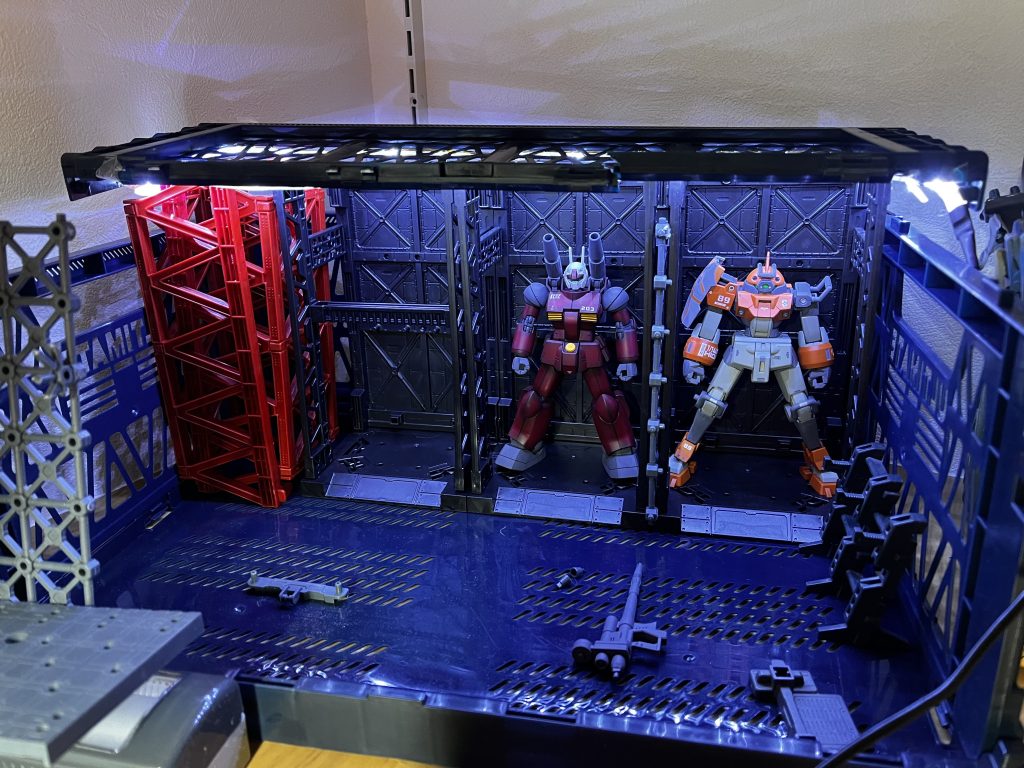 感想・まとめ水星の魔女キットばかり続いていたのですが、ファーストの機体を久しぶりに触って楽しかったです!つい先日、ククルスドアンの島版ガンキャノンが発売されてたところでしたのでモチベーション高く進行することができました!ハンガー的なものを作成しているので、そこに並べれるようジムやRX-78も息抜き感覚で作成していきたいと思っています!ハンガーの手前は発進カタパルトも作ってみたい!Twitterしてますので是非フォローよろしくお願いいたします!↓↓↓https://twitter.com/akasaha1124 最後までご覧くださりありがとうございました!!