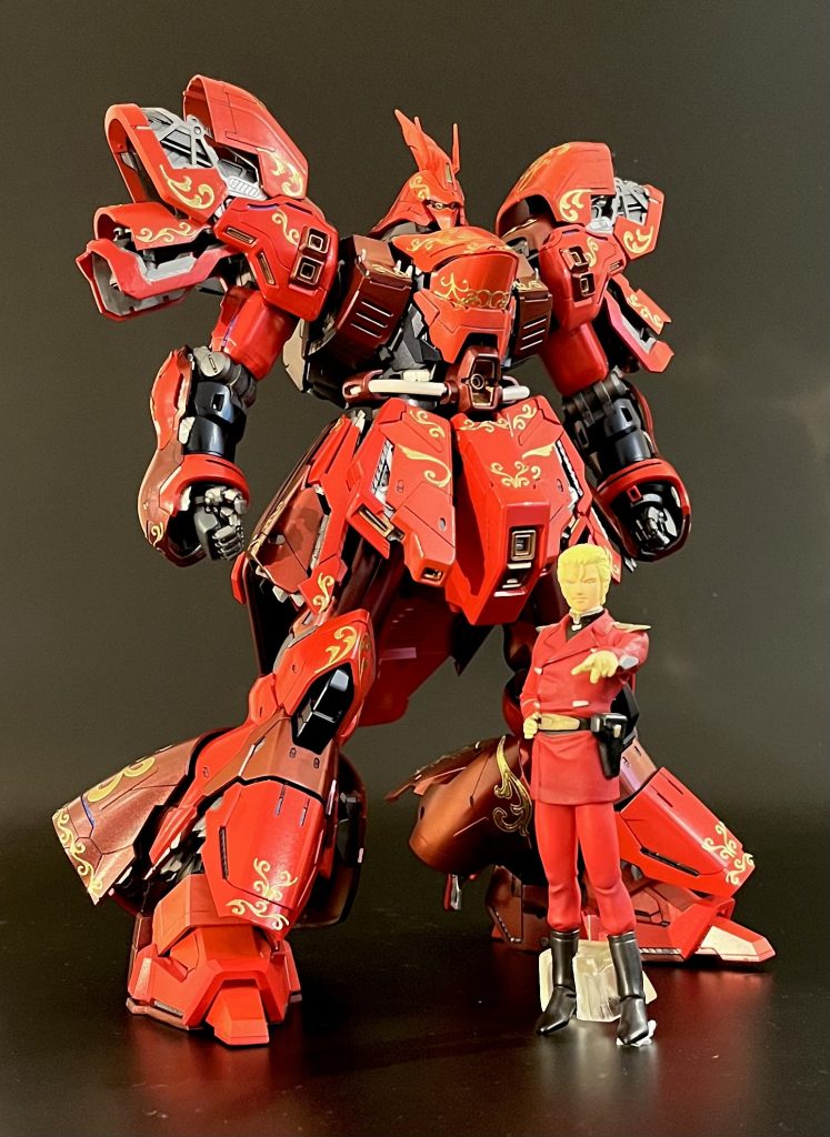 総帥とのツーショット。やはりこの人あってのこのモビルスーツ。総帥はカプセルトイです。