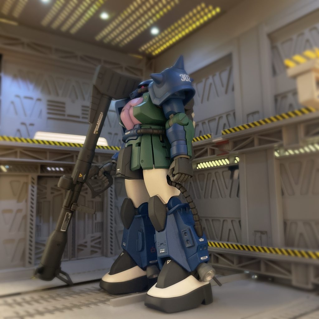 F2ザクは初めてでしたが、メチャクチャカッコいいですね！脚部とバックパックを高機動型ザクⅡに換装すると更にカッコよくなって私的に理想的なスタイルです。